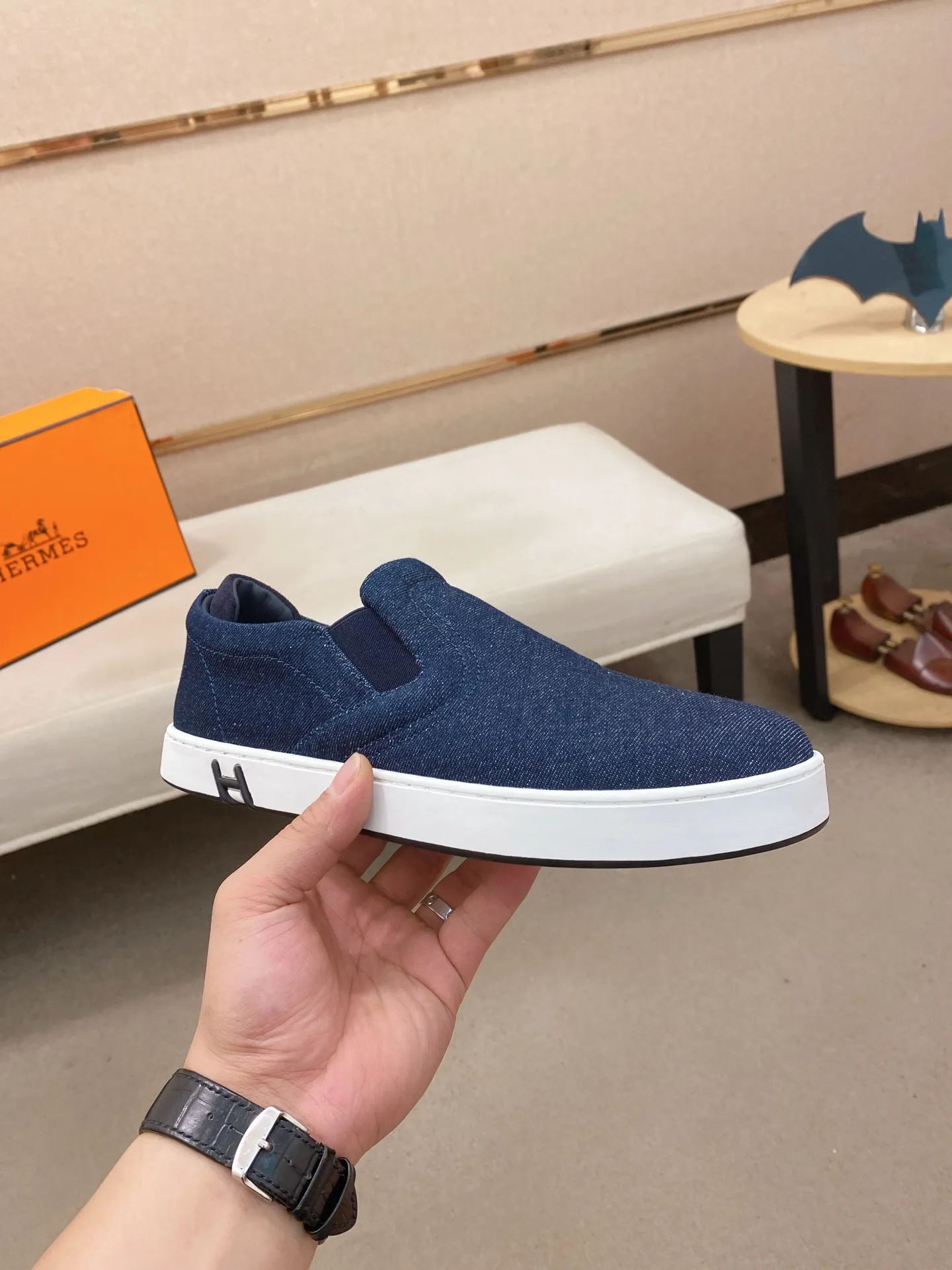 Men's clothing and shoes💰: 442💰《HERMES》【Classic original single version】Hermès; top 🔝purchase agent🔍🔍men's latest 🇺🇸 counter sales simultaneously, imported from Italy original ▲▲cowhide ▲▲ (high-end, nobility, class) ) Exquisite workmanship (Italian 🇮🇹 imported water-dyed 🐂 cowhide lining) sole: original sole provided by the original factory, ⚠️exclusive double-layer activity·TPR·rubber·combined molded outsole; super comfortable·wear-resistant·non-slip·environmental protection The real thing is more beautiful if you take the real thing (high quality, follow the order). You can enter and exit the counter at will * Number of yards: 38-44 (45 can be customized and cannot be returned or exchanged)